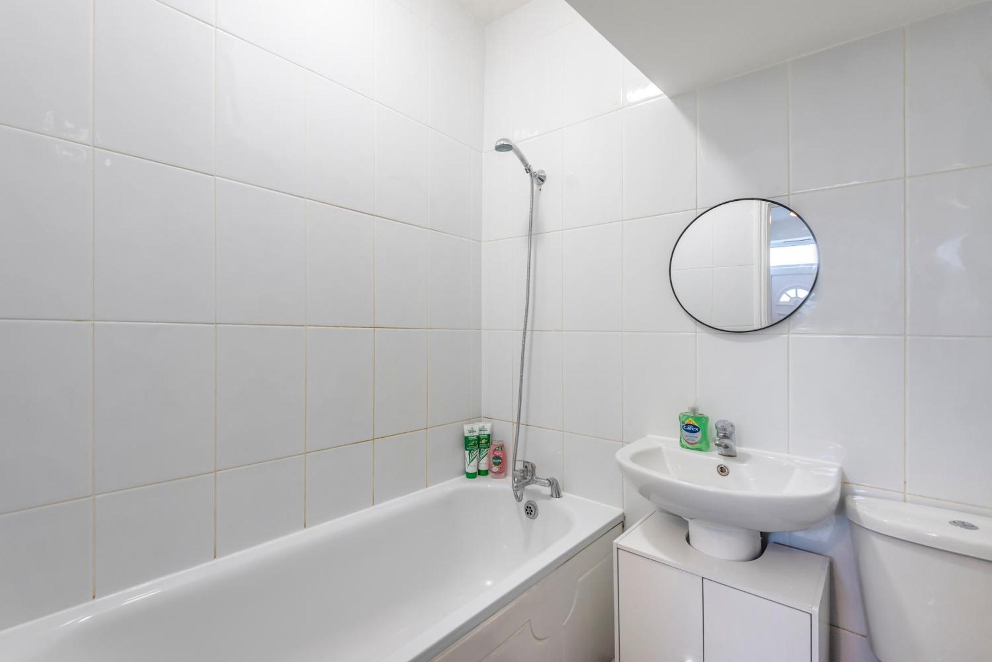 Modern Family Home W/Wi-Fi, Netflix, Self Check-In Лондон Экстерьер фото