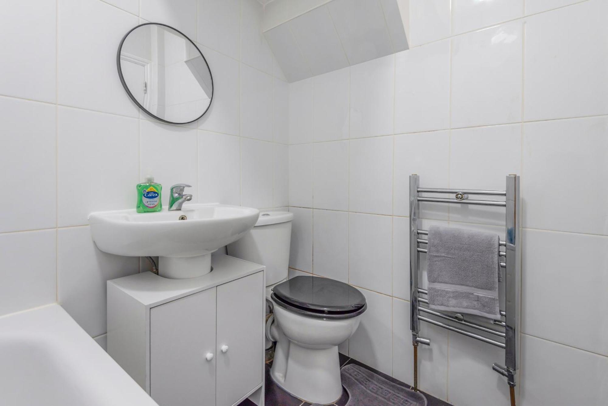Modern Family Home W/Wi-Fi, Netflix, Self Check-In Лондон Экстерьер фото
