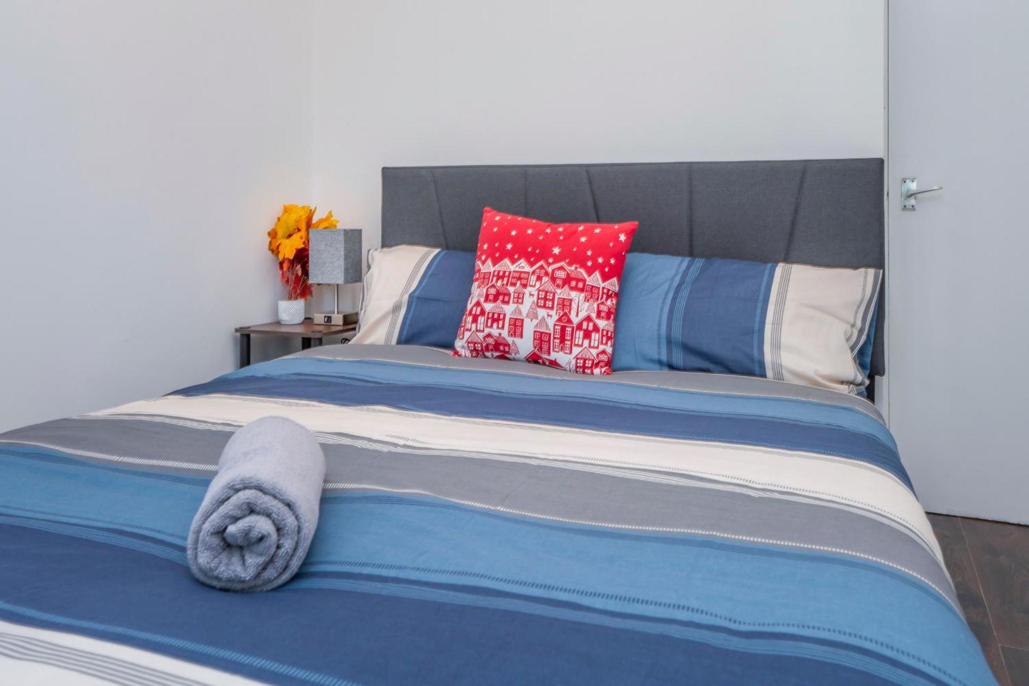 Modern Family Home W/Wi-Fi, Netflix, Self Check-In Лондон Экстерьер фото